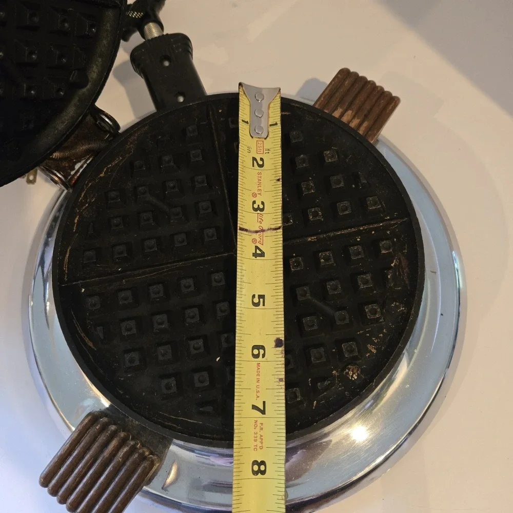 ANTIQUE‎ RARE ELECTRAHOT MFG CO.  ROUND WAFFLE IRON - Number 375 or 660